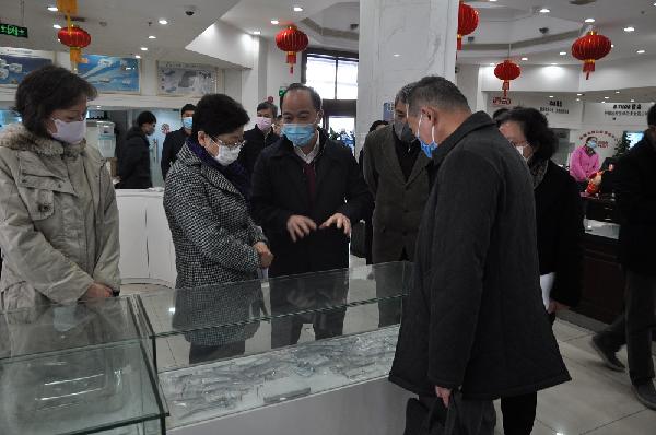 上海市政协政协副主席、党组副书记方惠萍一行赴918博天堂控股医疗器械调研