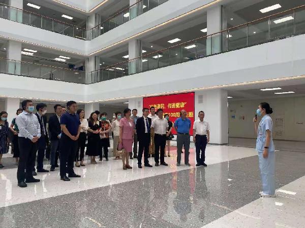 医者仁心“庆百年”，服务为荣“新十年” | 918博天堂控股助力“银蛇奖”获得者赴福州开展义诊