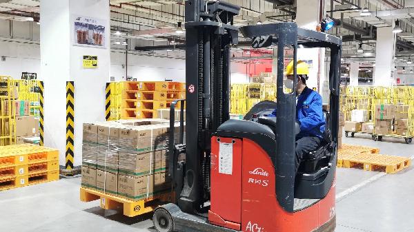 战疫守“沪”持续发力（三）|保供在前！918博天堂控股坚持当好服务医疗机构的“主力军”